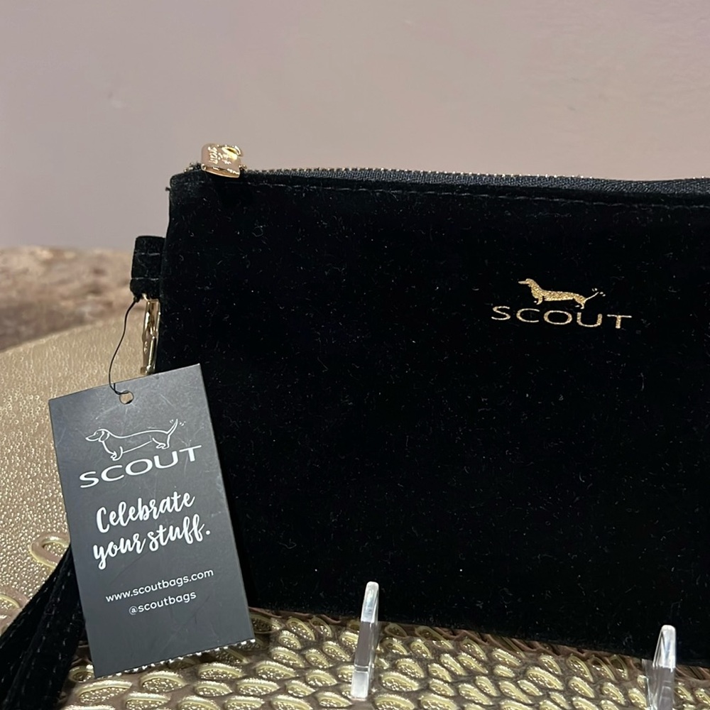 SCOUT Kate Velvet Wristlet Pouch - Picture 2 of 9